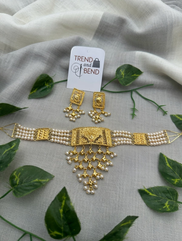 Jadau-style Gold-plated Choker with Pearl Strands Jewelry Set