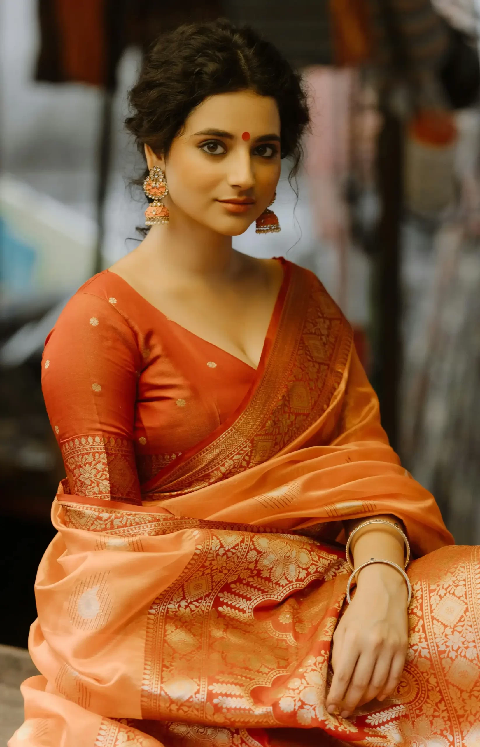 Hussein Darwish ⭐⭐⭐⭐ Sewing and Alteration Saree & Blouse by Trend and Bend